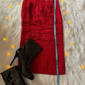 Trendy Pencil Skirt with Detail